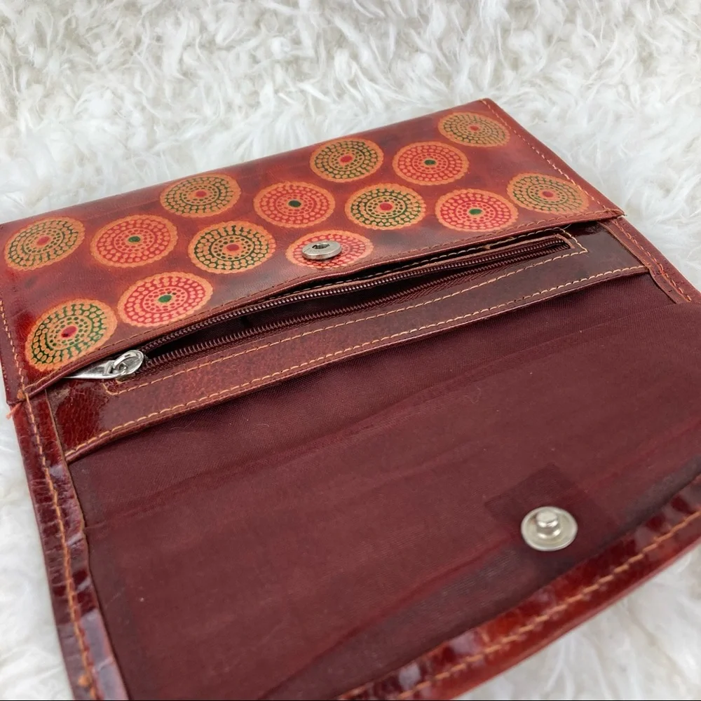 Hand Crafted Rustic Leather Wallet Embossed Kangaroo & Geo Print India